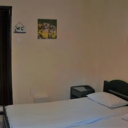 Batis Hotel *